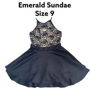 ‼️SALE ‼️ Emerald Sundae dress size 9 🖤